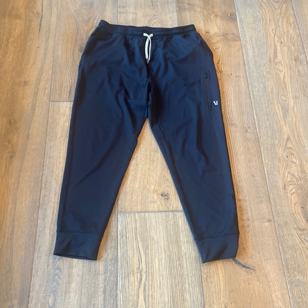 EUC men’s black Vuori joggers.